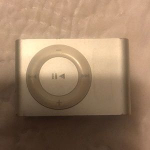 SOLD -Apple iPod Shuffle 2nd Gen A1024 Silver 1GB